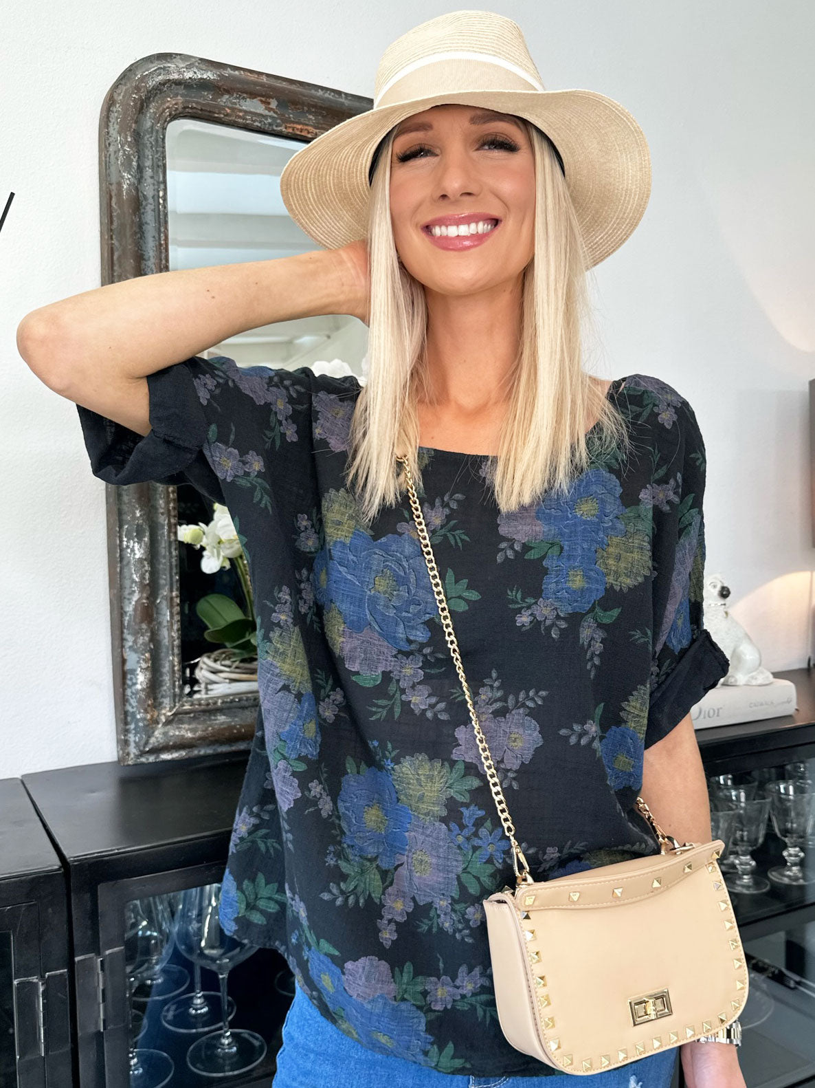 Gissele - Söt blus i linne-liknande tyg med blommönster